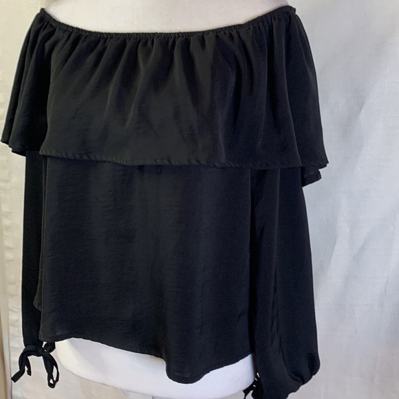 Honey Punch Black Off the Shoulder Blouse - Picture 4 of 10